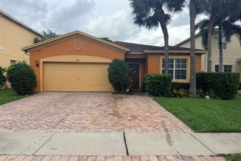 Villa ou maison à vendre à West Palm Beach, Floride: 5 chambres, 204.85 m2 № 2432875 - photo 2