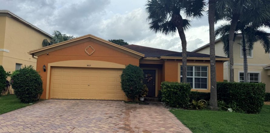 Villa ou maison à West Palm Beach, Floride 5 chambres, 204.85 m2 № 2432875