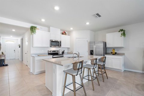 Villa ou maison à louer à Haines City, Floride: 4 chambres, 169.73 m2 № 2424231 - photo 4