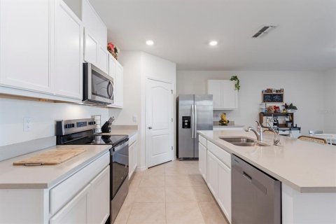Villa ou maison à louer à Haines City, Floride: 4 chambres, 169.73 m2 № 2424231 - photo 5