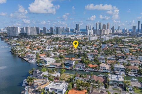 Villa ou maison à vendre à North Miami Beach, Floride: 3 chambres, 395.48 m2 № 1976681 - photo 6