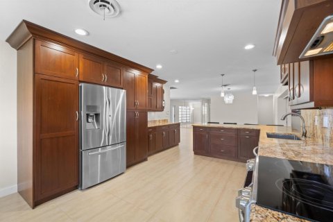Купить виллу или дом в Помпано-Бич, Флорида 2 комнаты, 265.51м2, № 2184742 - фото 7