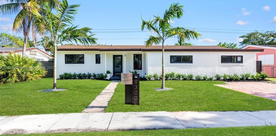 House in Cutler Bay, Florida 5 bedrooms, 204.2 sq.m. № 1711718
