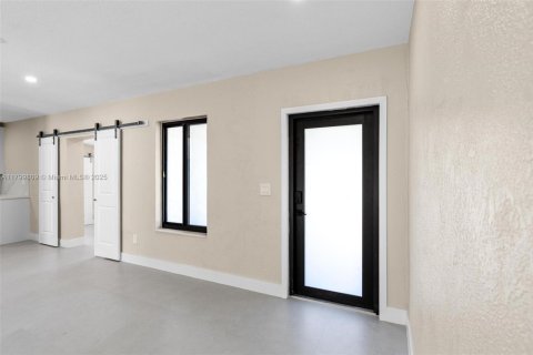 House in Cutler Bay, Florida 5 bedrooms, 204.2 sq.m. № 1711718 - photo 3
