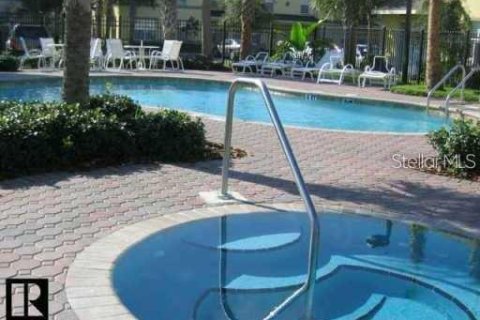 Townhouse in Saint Petersburg, Florida 2 bedrooms, 142.88 sq.m. № 2237290 - photo 3