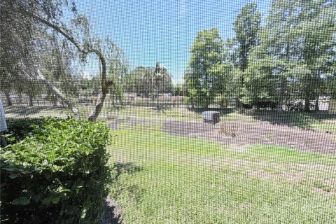 Townhouse in Saint Petersburg, Florida 2 bedrooms, 142.88 sq.m. № 2237290 - photo 12