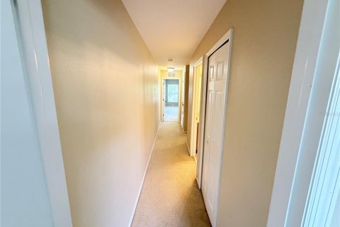 Townhouse in Saint Petersburg, Florida 2 bedrooms, 142.88 sq.m. № 2237290 - photo 8
