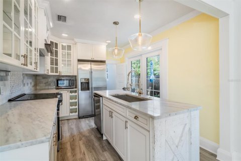 Casa en venta en Tampa, Florida, 5 dormitorios, 188.78 m2 № 2227477 - foto 12