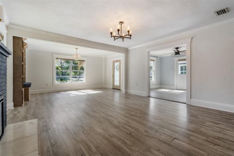 Casa en venta en Tampa, Florida, 5 dormitorios, 188.78 m2 № 2227477 - foto 10