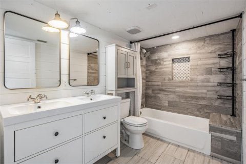 Casa en venta en Tampa, Florida, 5 dormitorios, 188.78 m2 № 2227477 - foto 24