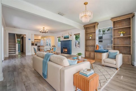 Casa en venta en Tampa, Florida, 5 dormitorios, 188.78 m2 № 2227477 - foto 7
