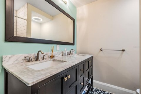 Casa en venta en Tampa, Florida, 5 dormitorios, 188.78 m2 № 2227477 - foto 29