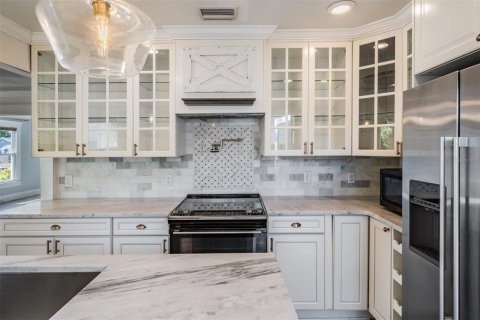 Casa en venta en Tampa, Florida, 5 dormitorios, 188.78 m2 № 2227477 - foto 16