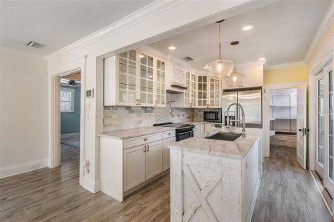 Casa en venta en Tampa, Florida, 5 dormitorios, 188.78 m2 № 2227477 - foto 19
