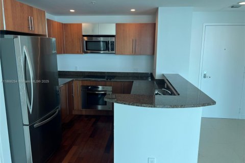 Condominio en alquiler en Miami, Florida, 2 dormitorios, 101.36 m2 № 1895508 - foto 5