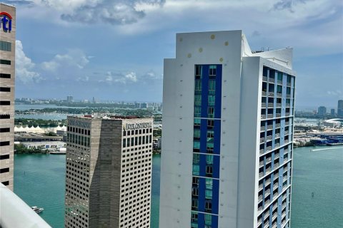 Condominio en alquiler en Miami, Florida, 2 dormitorios, 101.36 m2 № 1895508 - foto 12