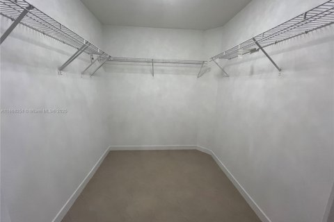 Condominio en alquiler en Miami, Florida, 2 dormitorios, 101.36 m2 № 1895508 - foto 11