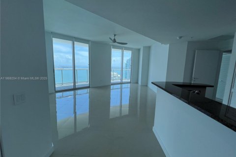Condominio en alquiler en Miami, Florida, 2 dormitorios, 101.36 m2 № 1895508 - foto 2