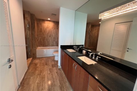Condominio en alquiler en Miami, Florida, 2 dormitorios, 101.36 m2 № 1895508 - foto 9