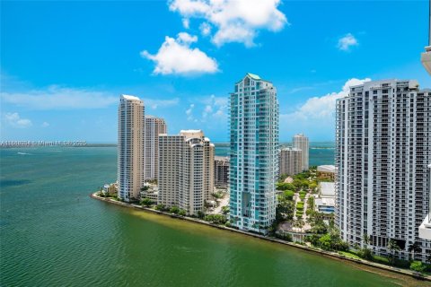 Condominio en alquiler en Miami, Florida, 2 dormitorios, 101.36 m2 № 1895508 - foto 1