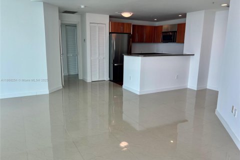 Condominio en alquiler en Miami, Florida, 2 dormitorios, 101.36 m2 № 1895508 - foto 4