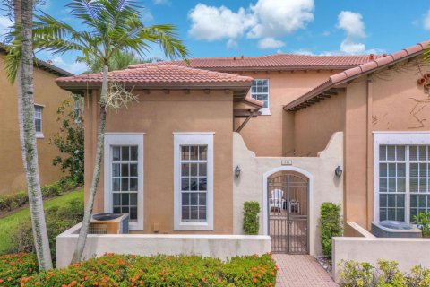 Adosado en Pembroke Pines, Florida 3 dormitorios, 164.62 m2 № 2243669