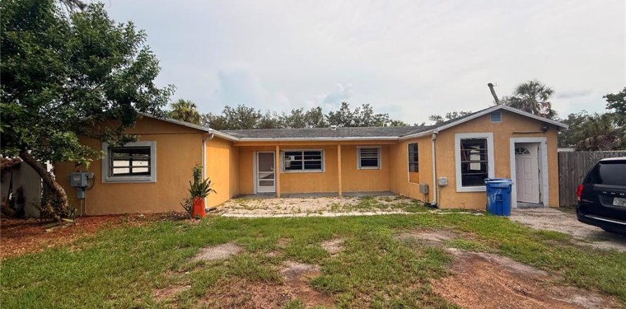House in Ruskin, Florida 3 bedrooms, 153.94 sq.m. № 2227784