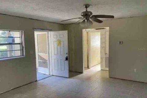 House in Ruskin, Florida 3 bedrooms, 153.94 sq.m. № 2227784 - photo 11