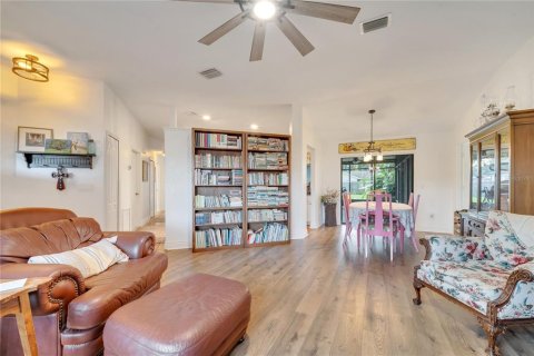 House in Orlando, Florida 4 bedrooms, 196.58 sq.m. № 1449987 - photo 10
