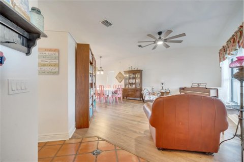 House in Orlando, Florida 4 bedrooms, 196.58 sq.m. № 1449987 - photo 7