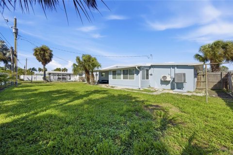 Villa ou maison à vendre à Saint Pete Beach, Floride: 3 chambres, 117.61 m2 № 2289544 - photo 29