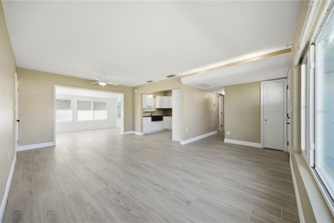 Villa ou maison à vendre à Saint Pete Beach, Floride: 3 chambres, 117.61 m2 № 2289544 - photo 6