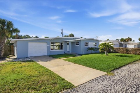 Villa ou maison à vendre à Saint Pete Beach, Floride: 3 chambres, 117.61 m2 № 2289544 - photo 2