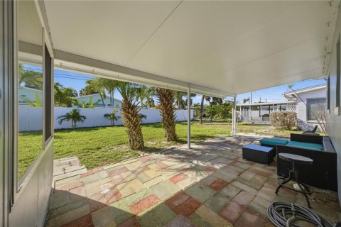 Villa ou maison à vendre à Saint Pete Beach, Floride: 3 chambres, 117.61 m2 № 2289544 - photo 27
