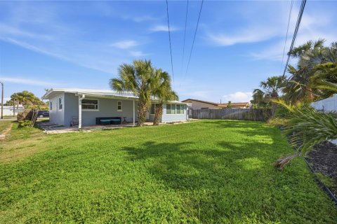 Villa ou maison à vendre à Saint Pete Beach, Floride: 3 chambres, 117.61 m2 № 2289544 - photo 30