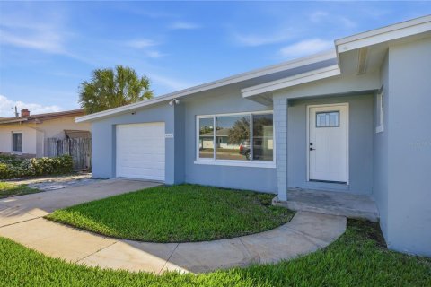 Villa ou maison à vendre à Saint Pete Beach, Floride: 3 chambres, 117.61 m2 № 2289544 - photo 3