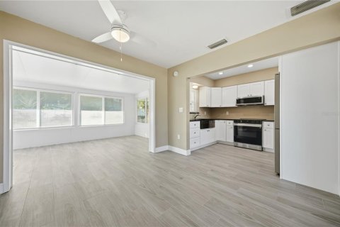 Villa ou maison à vendre à Saint Pete Beach, Floride: 3 chambres, 117.61 m2 № 2289544 - photo 7