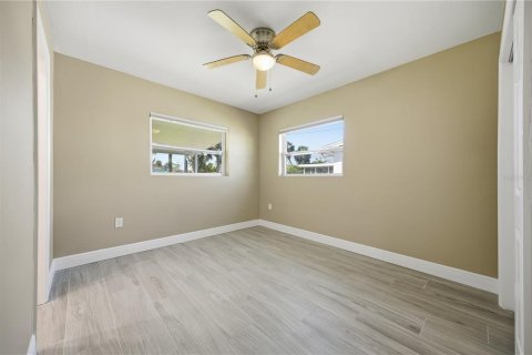 Villa ou maison à vendre à Saint Pete Beach, Floride: 3 chambres, 117.61 m2 № 2289544 - photo 16