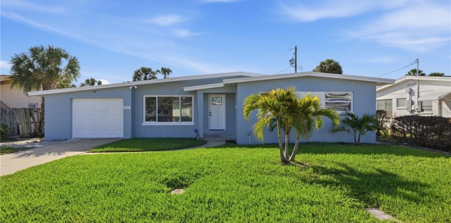 Villa ou maison à Saint Pete Beach, Floride 3 chambres, 117.61 m2 № 2289544