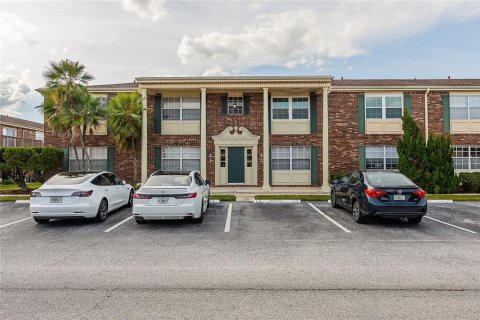 Condo in Lakeland, Florida, 2 bedrooms № 2200339
