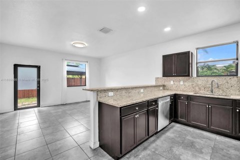 Villa ou maison à vendre à Miami, Floride: 3 chambres, 171.31 m2 № 1823417 - photo 13