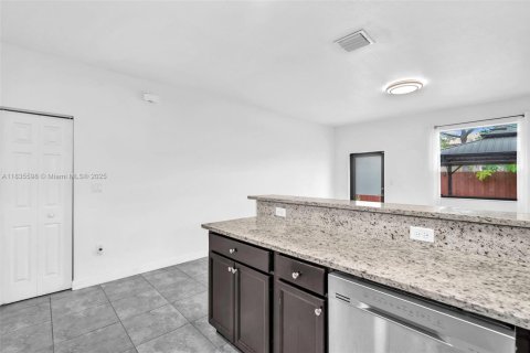 Villa ou maison à vendre à Miami, Floride: 3 chambres, 171.31 m2 № 1823417 - photo 14