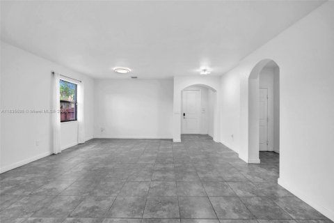 Villa ou maison à vendre à Miami, Floride: 3 chambres, 171.31 m2 № 1823417 - photo 18