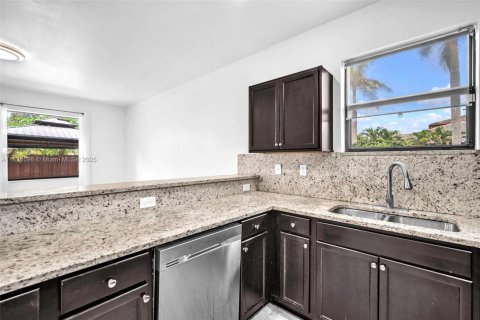 Villa ou maison à vendre à Miami, Floride: 3 chambres, 171.31 m2 № 1823417 - photo 12