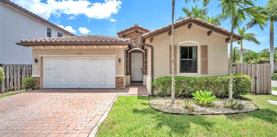Villa ou maison à Miami, Floride 3 chambres, 171.31 m2 № 1823417