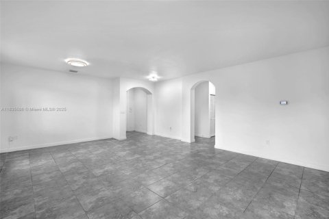 Villa ou maison à vendre à Miami, Floride: 3 chambres, 171.31 m2 № 1823417 - photo 9