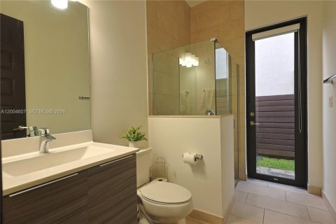 Купить виллу или дом в Майами, Флорида 4 спальни, 241.27м2, № 2068989 - фото 9