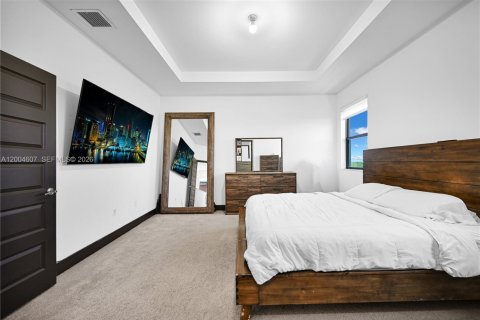 Casa en venta en Miami, Florida, 4 dormitorios, 241.27 m2 № 2068989 - foto 24
