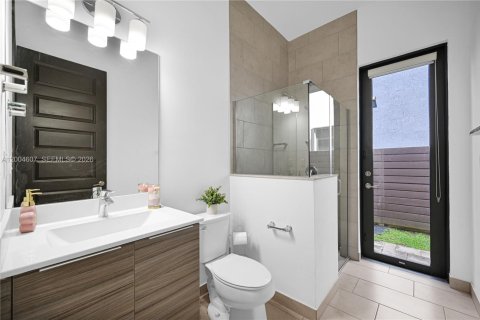 Casa en venta en Miami, Florida, 4 dormitorios, 241.27 m2 № 2068989 - foto 30