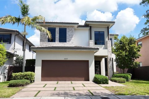 Купить виллу или дом в Майами, Флорида 4 спальни, 241.27м2, № 2068989 - фото 2